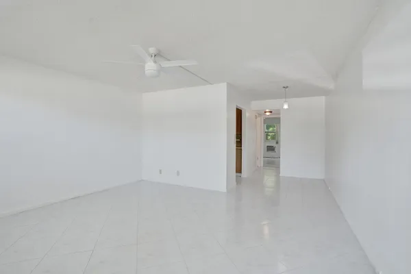 Property Slideshow image 2 of 17 | 392 durham cir m, Deerfield Beach, FL, 33442