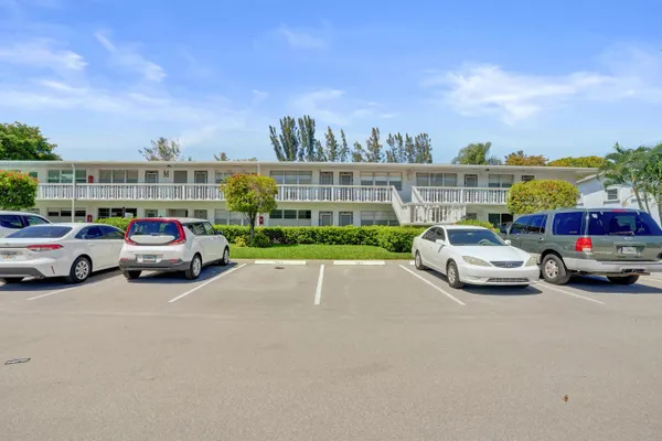 Property Slideshow image 2 of 17 | 392 durham cir m, Deerfield Beach, FL, 33442