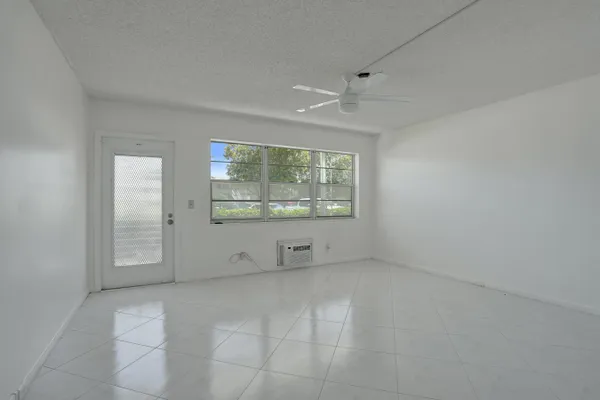Property Slideshow image 3 of 17 | 392 durham cir m, Deerfield Beach, FL, 33442