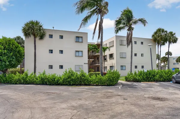 Property Slideshow image 2 of 58 | 5430 las verdes cir, Delray Beach, FL, 33484