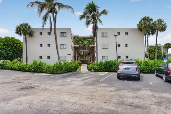 Property Slideshow image 3 of 58 | 5430 las verdes cir, Delray Beach, FL, 33484