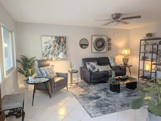 Property Slideshow image 3 of 35 | 100 e kingswood e, West Palm Beach, FL, 33417