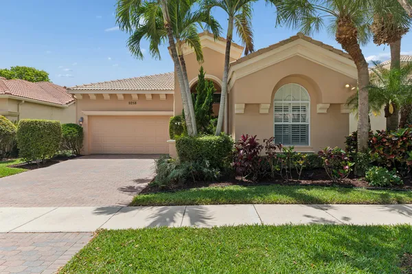 Property Slideshow image 2 of 32 | 9258 via elegante, Wellington, FL, 33411