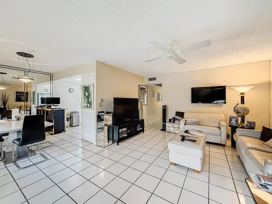 Property Slideshow image 3 of 27 | 2114 oakridge v v, Deerfield Beach, FL, 33442