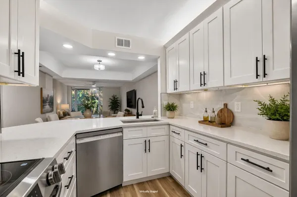 Property Slideshow image 3 of 43 | 23247 barwood ln 205, Boca Raton, FL, 33428