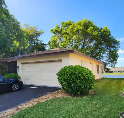 Property Slideshow image 2 of 30 | 9713 nw 75th ct, Tamarac, FL, 33321