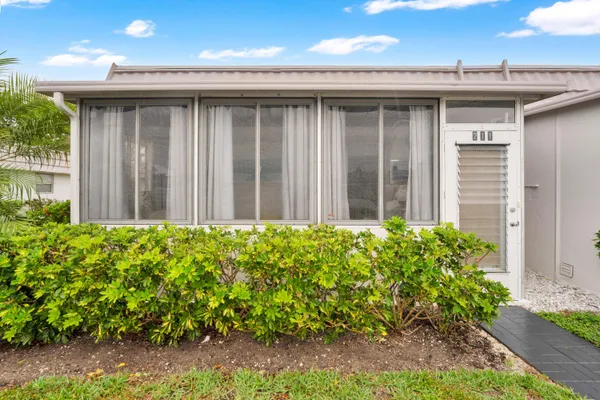 Property Slideshow image 2 of 27 | 211 valencia, Delray Beach, FL, 33446