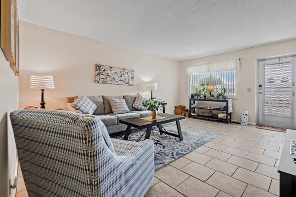 Property Slideshow image 2 of 16 | 167 cambridge g g, West Palm Beach, FL, 33417