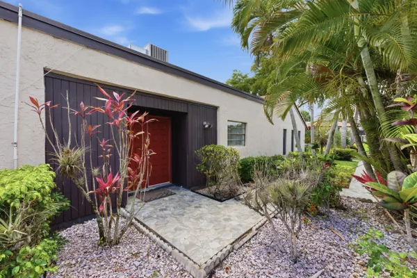 Property Slideshow image 2 of 29 | 9258 vista del lago a, Boca Raton, FL, 33428