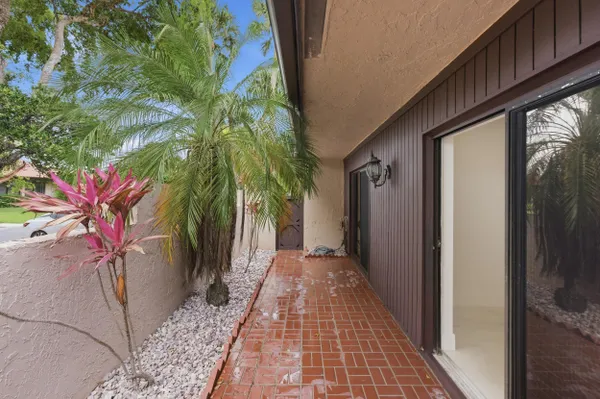 Property Slideshow image 3 of 29 | 9258 vista del lago a, Boca Raton, FL, 33428