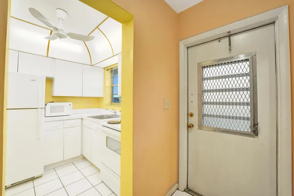 Property Slideshow image 3 of 28 | 2551 w golf blvd 108, Pompano Beach, FL, 33064