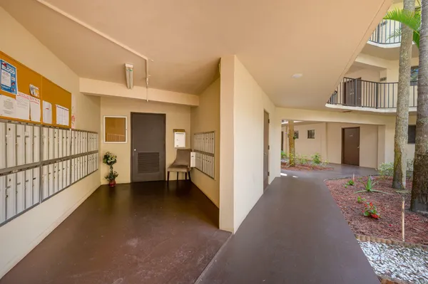 Property Slideshow image 3 of 33 | 5220 las verdes cir 108, Delray Beach, FL, 33484