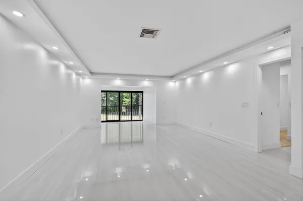 Property Slideshow image 3 of 26 | 9272 vista del lago 28f, Boca Raton, FL, 33428