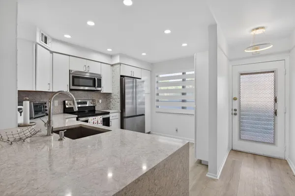 Property Slideshow image 2 of 31 | 3201 portofino pt f1, Coconut Creek, FL, 33066