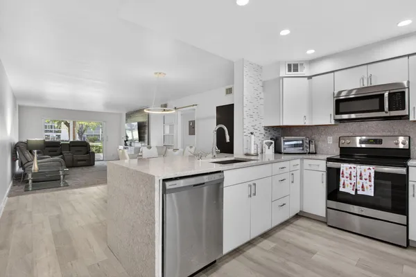 Property Slideshow image 2 of 30 | 3201 portofino pt f1, Coconut Creek, FL, 33066