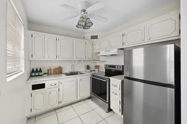 Property Slideshow image 2 of 31 | 392 markham r r, Deerfield Beach, FL, 33442