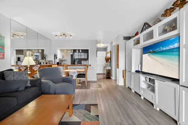 Property Slideshow image 3 of 25 | 2770 garden dr 303, Lake Worth, FL, 33461