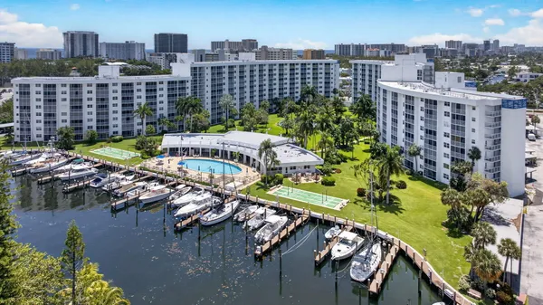 Property Slideshow image 3 of 42 | 2731 ne 14th street cswy 405, Pompano Beach, FL, 33062