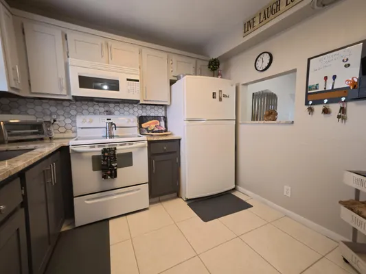 Property Slideshow image 3 of 14 | 4640 lucerne lakes blvd 404, Lake Worth, FL, 33467