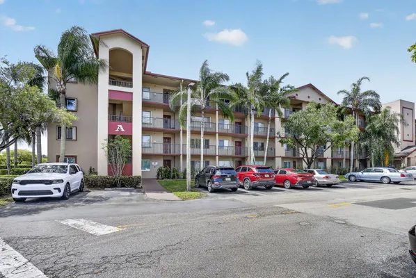 Property Slideshow image 2 of 51 | 13700 sw 11th st, Pembroke Pines, FL, 33027