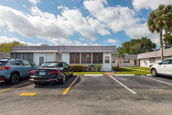 Property Slideshow image 2 of 20 | 92 valencia dr d, Delray Beach, FL, 33446