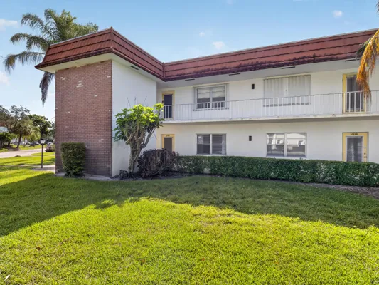 Property Slideshow image 2 of 24 | 1225 nw 21st st 2407, Stuart, FL, 34994