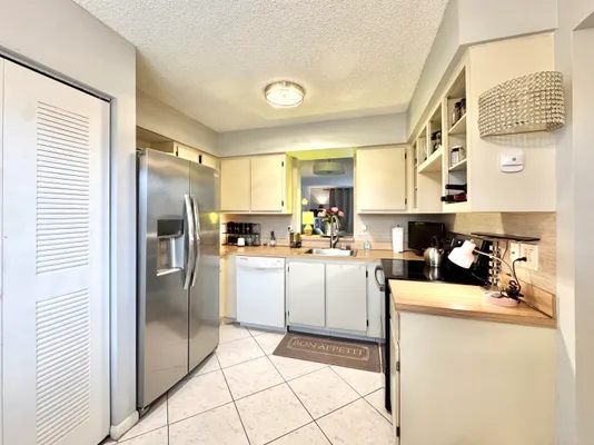 Property Slideshow image 2 of 33 | 7006 huntington ln, Delray Beach, FL, 33446
