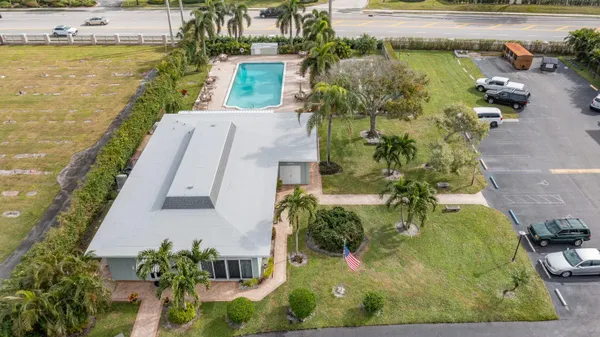 Property Slideshow image 3 of 27 | 320 n blvd 1b, Boynton Beach, FL, 33435