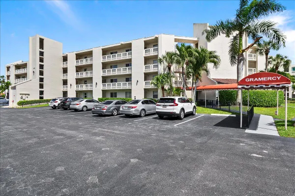 Property Slideshow image 3 of 37 | 6768 10th ave 410, Lake Worth, FL, 33467
