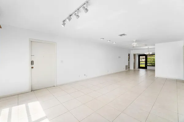 Property Slideshow image 3 of 37 | 10120 eaglewood ter b, Boynton Beach, FL, 33436