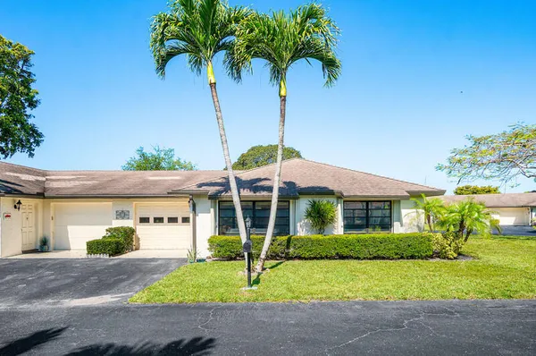 Property Slideshow image 2 of 37 | 10120 eaglewood ter b, Boynton Beach, FL, 33436
