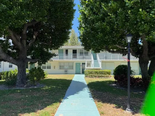 Property Slideshow image 2 of 31 | 340 horizons 205, Boynton Beach, FL, 33435