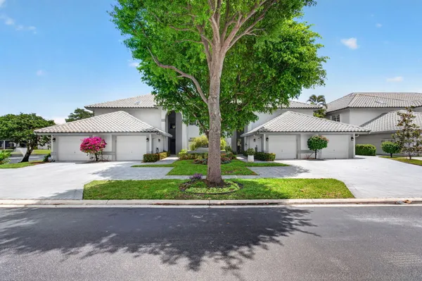 Property Slideshow image 3 of 113 | 11675 briarwood cir 2, Boynton Beach, FL, 33437