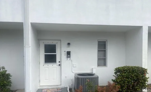 Property Slideshow image 2 of 18 | 61 e ct, Royal Palm Beach, FL, 33411