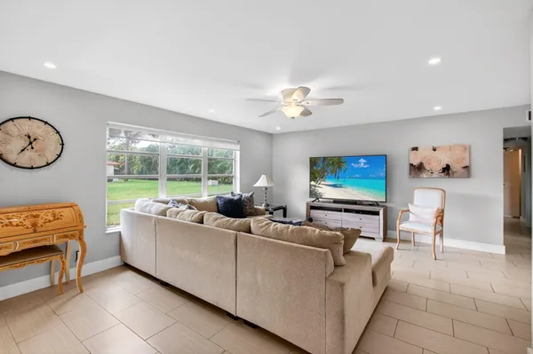 Property Slideshow image 2 of 24 | 5250 nw 3rd ct a, Delray Beach, FL, 33445