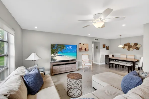 Property Slideshow image 3 of 24 | 5250 nw 3rd ct a, Delray Beach, FL, 33445