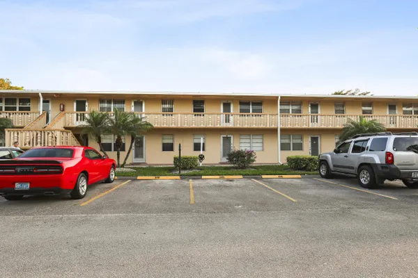 Property Slideshow image 2 of 35 | 148 hastings i i, West Palm Beach, FL, 33417