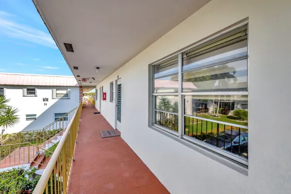 Property Slideshow image 2 of 44 | 104 plymouth m m, West Palm Beach, FL, 33417