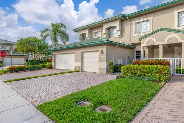Property Slideshow image 3 of 32 | 7972 exeter blvd 101, Tamarac, FL, 33321