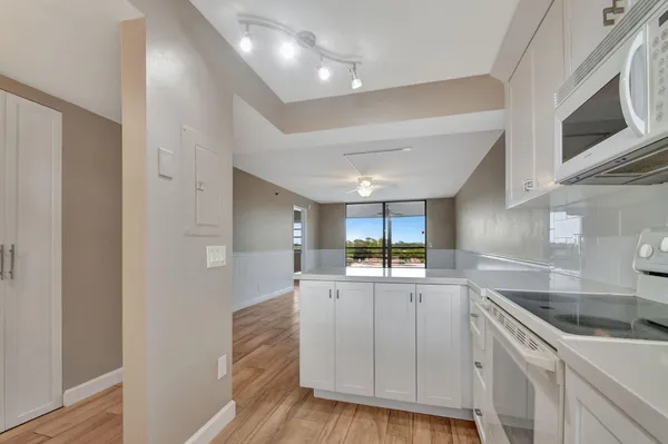 Property Slideshow image 3 of 27 | 4640 lucerne lakes blvd 502, Lake Worth, FL, 33467
