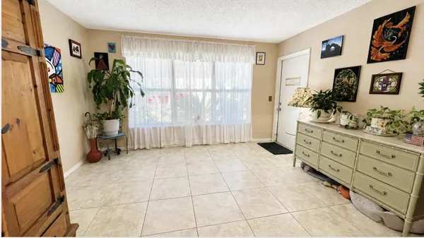 Property Slideshow image 2 of 25 | 910 s dr b, Delray Beach, FL, 33445