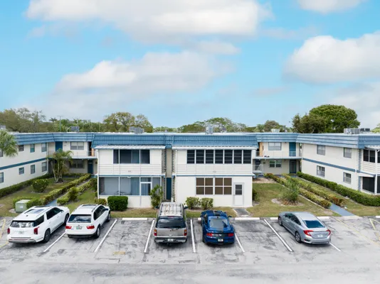 Property Slideshow image 3 of 38 | 233 brittany f f, Delray Beach, FL, 33446