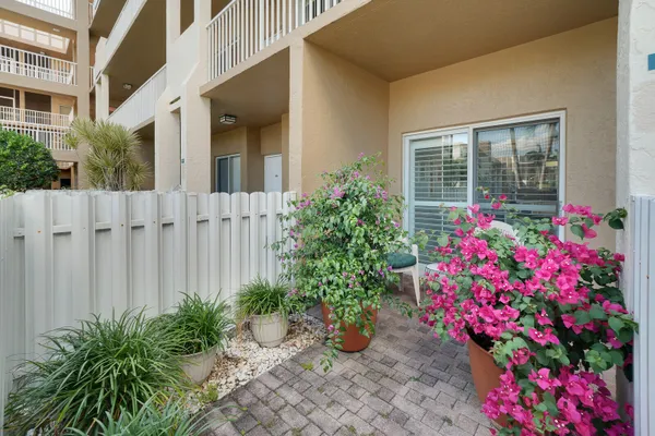 Property Slideshow image 2 of 18 | 7623 southampton ter 113, Tamarac, FL, 33321