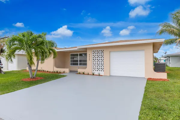 Property Slideshow image 2 of 37 | 4405 nw 43rd ter, Tamarac, FL, 33319
