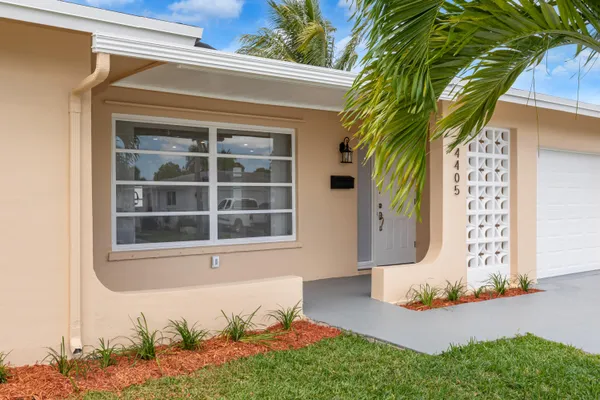 Property Slideshow image 3 of 37 | 4405 nw 43rd ter, Tamarac, FL, 33319