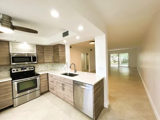 Property Slideshow image 2 of 38 | 3001 portofino isle e2, Coconut Creek, FL, 33066