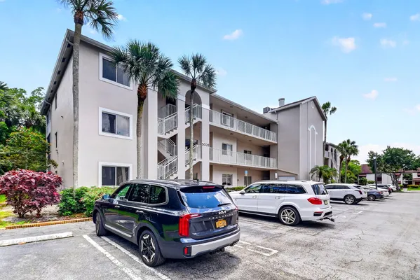 Property Slideshow image 2 of 27 | 5032 rose hill dr 3205, Boynton Beach, FL, 33437