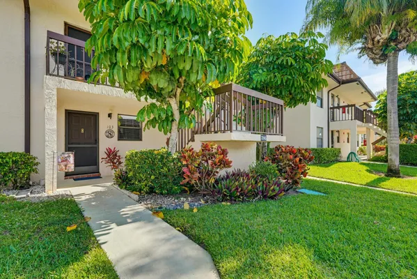 Property Slideshow image 2 of 22 | 7245 golf colony ct 204, Lake Worth, FL, 33467