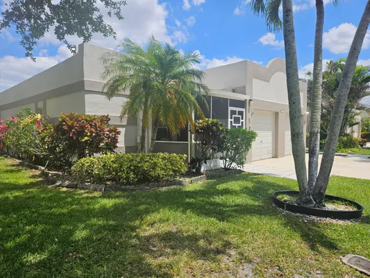 Property Slideshow image 2 of 12 | 18999 stewart cir 8, Boca Raton, FL, 33496