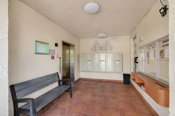 Property Slideshow image 2 of 44 | 7006 huntington ln 404, Delray Beach, FL, 33446